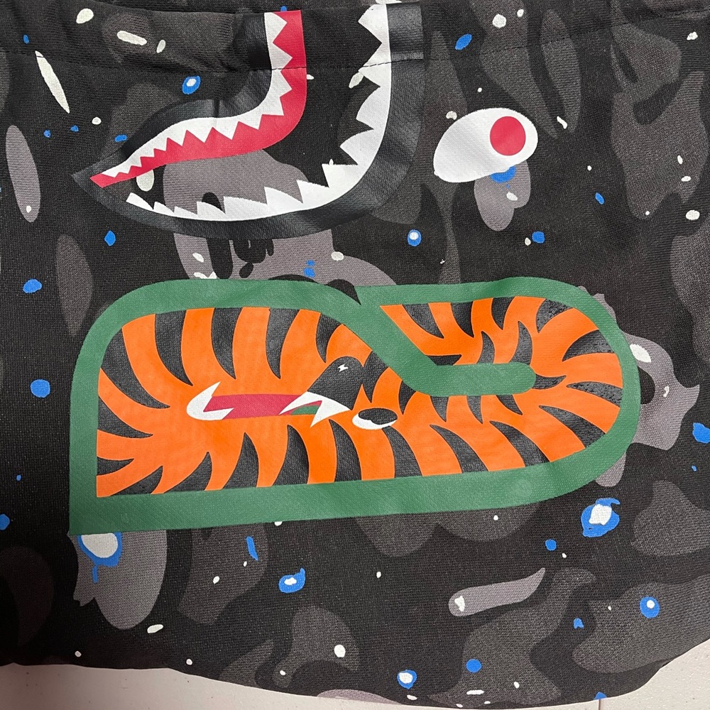 A.Bathing Ape NEW hoodie! - Picture 7 of 9